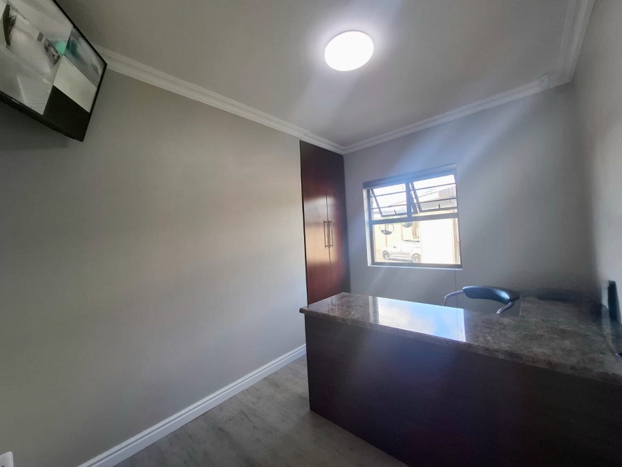 6 Bedroom Property for Sale in Dorchester Heights Eastern Cape